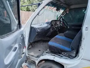 Toyota HiAce 2007 - Nyeupe