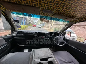 Toyota HiAce 2008 Van ya Shule