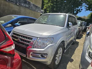 Mitsubishi Pajero Exceed 2019 Nyeupe