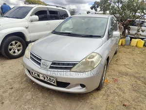 Nissan Tiida 2012 Silver