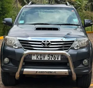 Toyota Fortuner 2013 Kijivu
