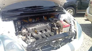 Toyota Vitz 2002 Nyeupe