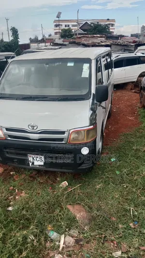 Toyota HiAce 2012