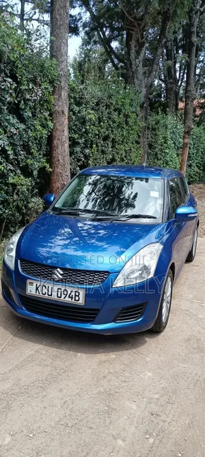 Suzuki Swift 2012 Bluu