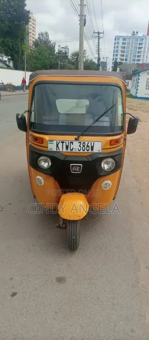 Bajaj RE 2024 Njano