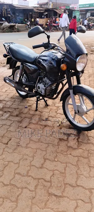 Bajaj Boxer 2019 Nyeusi