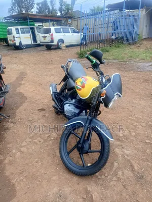 Bajaj Boxer 125 2023 - Njano