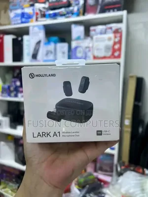 Hollyland Lark M1 Combo Wireless Microphone Cha Vitufe Vya Njia Mbili