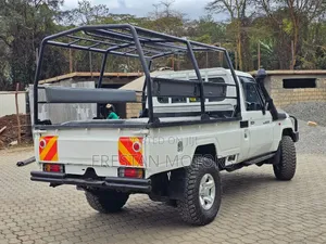 Toyota Land Cruiser Pickup 2016 White
