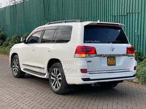 Toyota Land Cruiser V8 2011