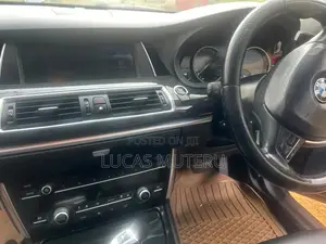 BMW 528i GT 2015 Nyeusi