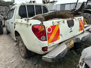 Mitsubishi L200 2015 - Insurance Salvage