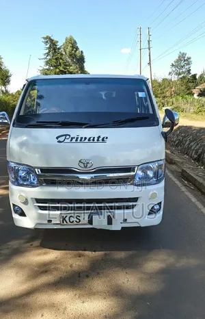 Toyota HiAce 2011 Commuter DX - 14 Seater