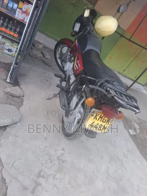 Bajaj Boxer 125 2023 Nyekundu