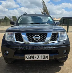 Nissan Navara Double Cab 2006 Nyeusi