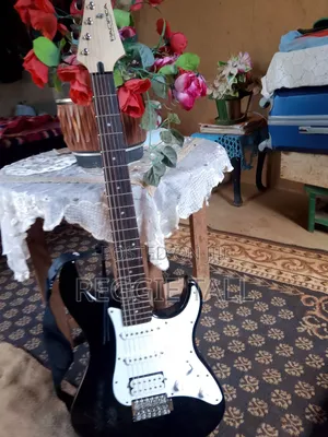 Gitaa la Umeme la Yamaha - Professional