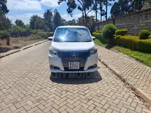 Toyota Esquire 1.8 FWD Hybrid (7 Seater) 2015 White