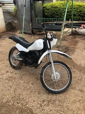 Yamaha DT125 2001 Nyeupe