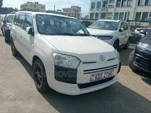 Toyota Succeed 2019 - Nyeupe