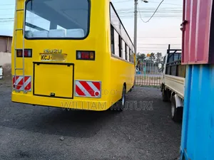 Isuzu NQR 2016 Microbus