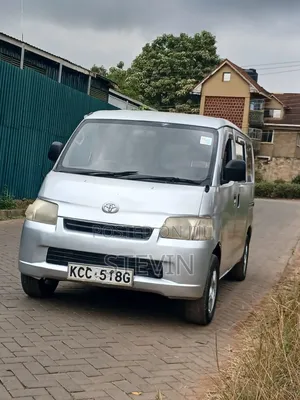 Toyota TownAce 2010 Nyeupe