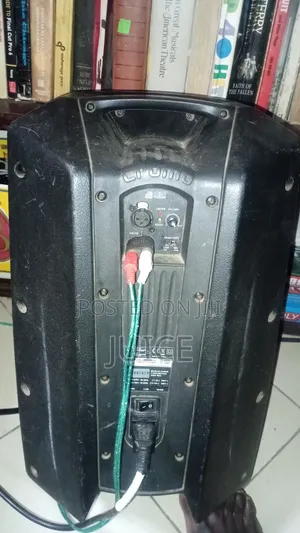 Db Cromo 10 Powered Speaker
