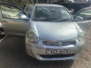 Toyota Passo 2012 Nyeupe