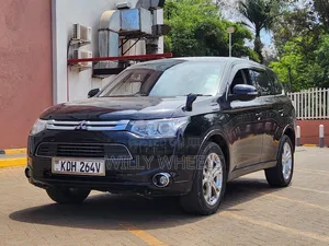 Mitsubishi Outlander ES 2015 Nyeusi