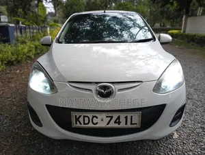 Mazda Demio 2013 Nyeupe