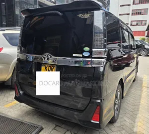 Toyota Voxy V 2WD 7-Seater 2017