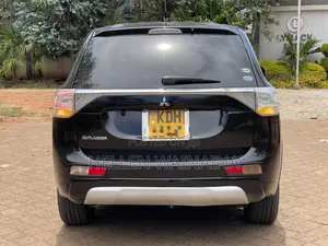 Mitsubishi Outlander 2015 Nyeusi