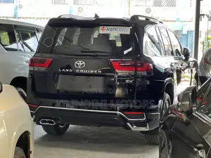 Toyota Land Cruiser 2023 Nyeusi