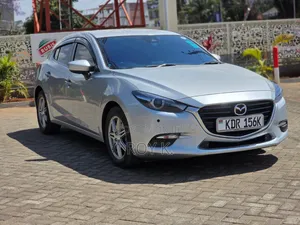 Mazda Axela 2017 Nyeupe