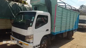 Lori la Mitsubishi Canter 4D34 2012 Nyeupe