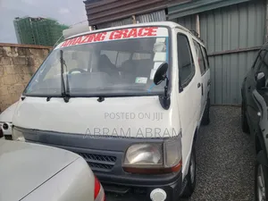Toyota HiAce 2005 - White