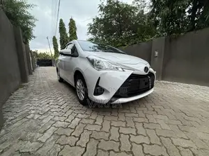 Toyota Vitz 1.0 FWD 5dr 2019 Nyeupe
