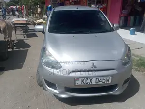 Mitsubishi Mirage 2012 Nyeupe