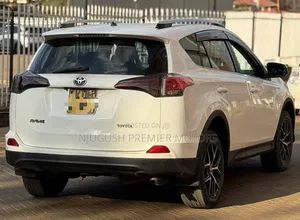 Toyota RAV4 2015 Nyeupe