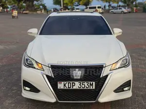 Toyota Crown Athlete S Hybrid 2017