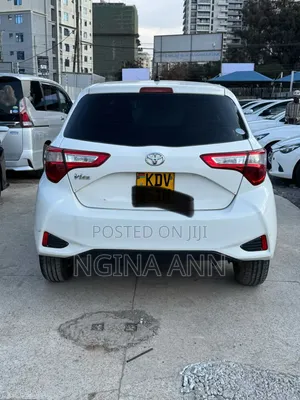 Toyota Vitz 2018 Nyeupe