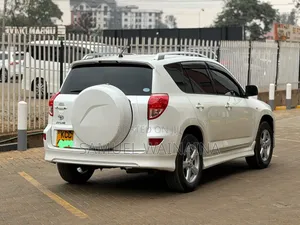 Toyota RAV4 2013 Nyeupe