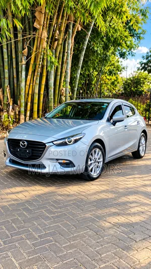 Mazda Axela 2018 Nyeupe