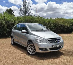 Mercedes-Benz B-Class B180 2011