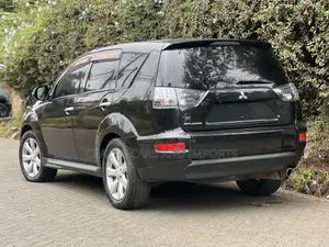 Mitsubishi Outlander XLS 2011 Nyeusi