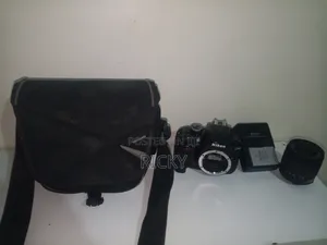 Nikon D3400 DSLR Camera na 32GB Card