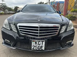 Mercedes-Benz E250 2012 Nyeusi
