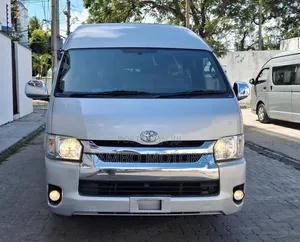 Toyota HiAce 2020 Commuter