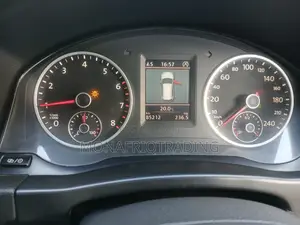 Volkswagen Tiguan S yenye Sunroof 2013