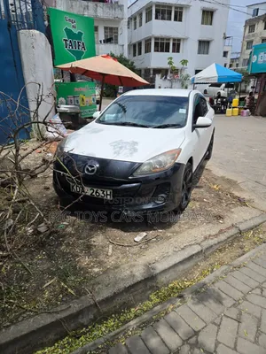 Mazda Axela 2013 Nyeupe