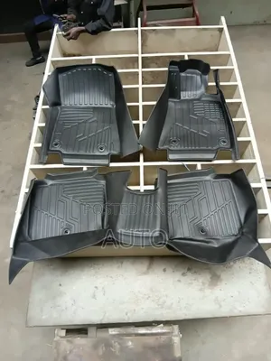 Toyota Crown TPE Floor Mats za Kuzuia Maji Zilizotengenezwa Maalum